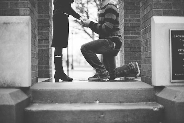 Comment réagir suite à une demande en mariage rejetée ?